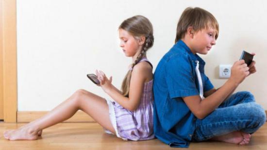 Redes sociales afectan socialización tradicional en niños y jóvenes