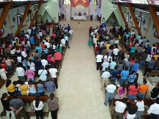 Procesión y misa en honor a fallecidos por el terremoto en Paján