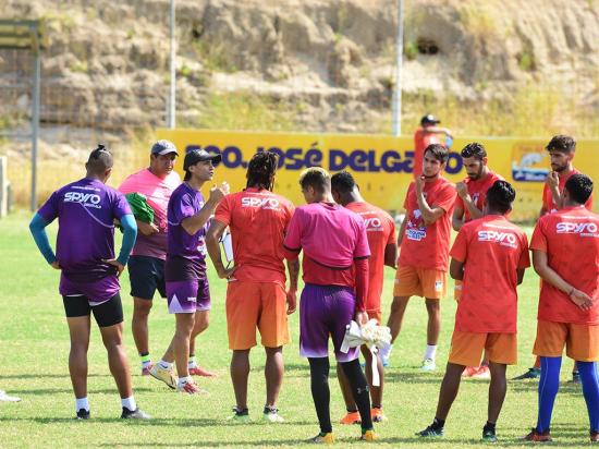 Delfín busca la victoria ante la Liga de Quito como local