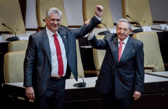 Díaz-Canel asume la Presidencia de Cuba sin más promesa que la continuidad