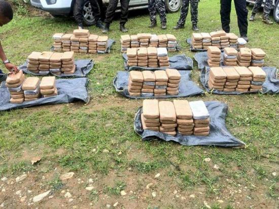 Policía decomisa 1,8 toneladas de droga en la provincia de Esmeraldas