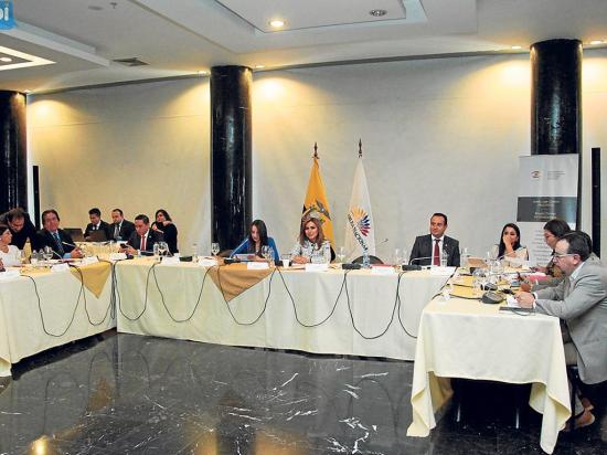 Comisión recomienda juicio político contra  fiscal Carlos Baca