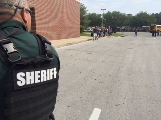 Un estudiante resulta herido de un disparo en un colegio en Florida