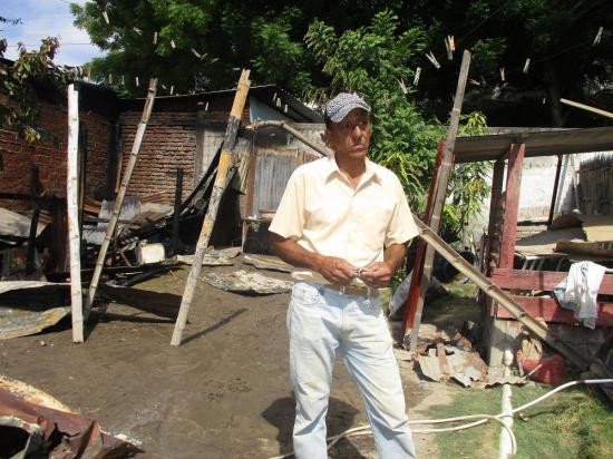 Manta: Incendio consume una vivienda en el barrio El Porvenir