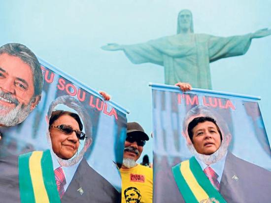 Manifestantes gritan “Lula libre” en actos por Joaquim da Silva