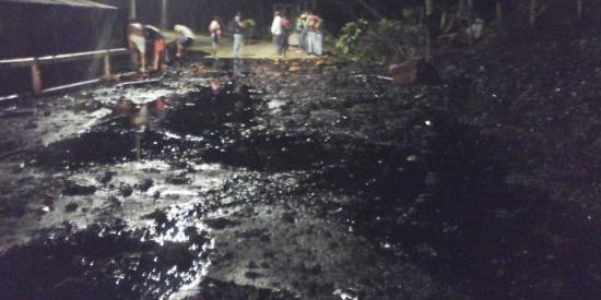 Denuncian un ataque contra oleoducto en Colombia cerca a frontera con Ecuador