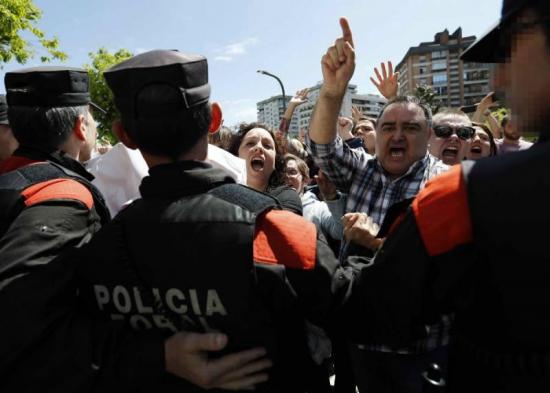 Condena por abuso sexual y no por violación genera fuerte rechazo en España