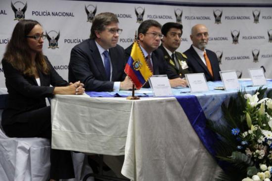 Ecuador y EEUU firman convenio de cooperación en lucha contra crimen y drogas