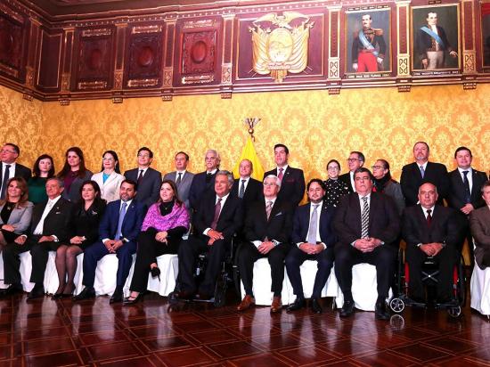 Nuevos ministros fueron  posesionados por Moreno
