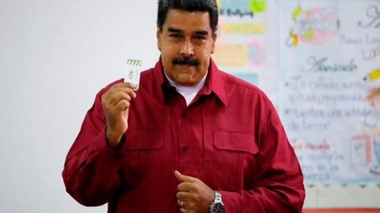 Nicolás Maduro madrugó para sufragar en búsqueda de la reelección