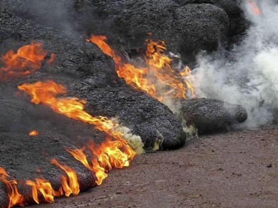 Un herido grave por una salpicadura de lava del volcán Kilauea en Hawái