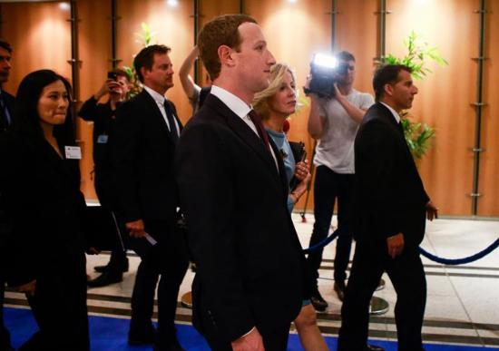 Zuckerberg garantiza 'más transparencia' a los usuarios europeos de Facebook