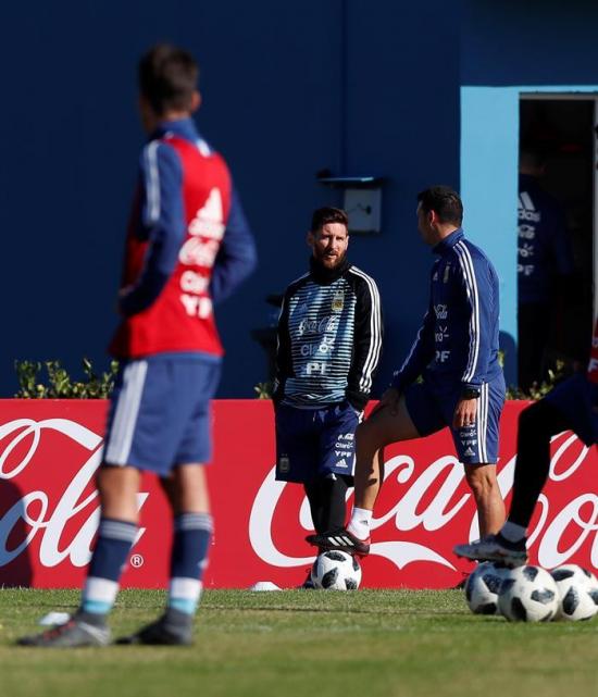 Messi se incorpora a los entrenamientos de Argentina