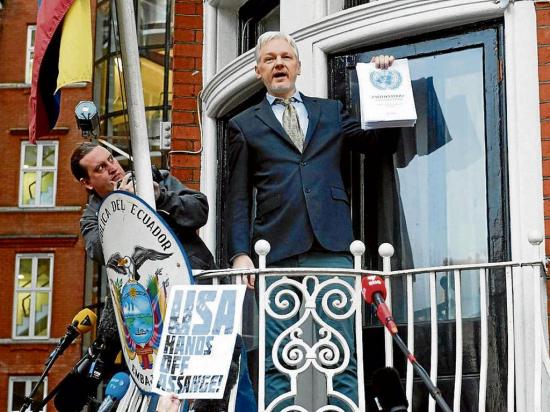 Refugio de Assange en embajada de Ecuador peligra, según CNN