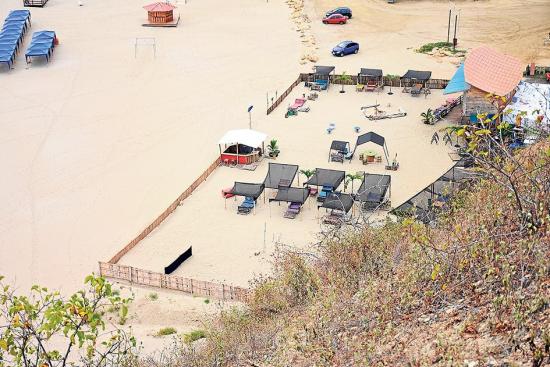 Manta: Cerramiento de madera en la playa San Mateo causa cuestionamientos
