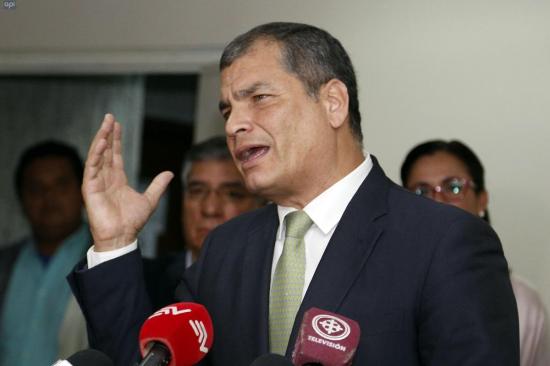 Expresidente Correa tilda de 'farsa' proceso judicial en su contra