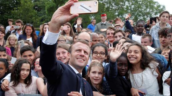 Macron regaña a un estudiante y dice que le llame ''señor Presidente o señor''