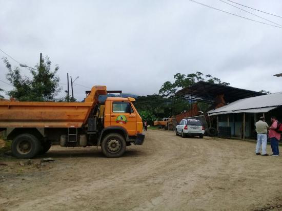 Dos vehículos fueron robados de los patios del municipio de Flavio Alfaro