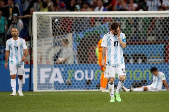 Los rostros de la derrota: argentinos lloran por la goleada frente a Croacia