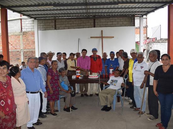 50 adultos mayores celebraron el Día del Padre en Paján