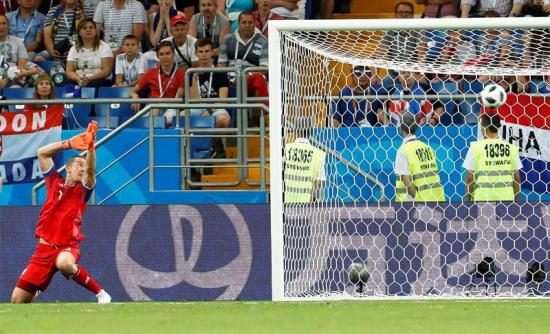 El portero islandés que paró el penalti a Messi ficha por club azerbaiyano