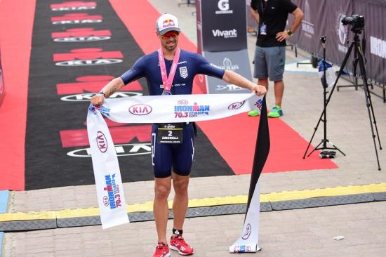Igor Amorelli de Brasil ganó la competencia del Ironman 70.3 de Manta