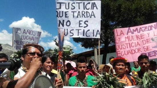 Afectados por Chevron e indígenas señalan como ''histórico'' fallo en Ecuador