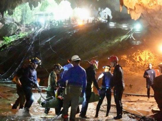 Harán película sobre el rescate de los 12 niños en cueva de Tailandia