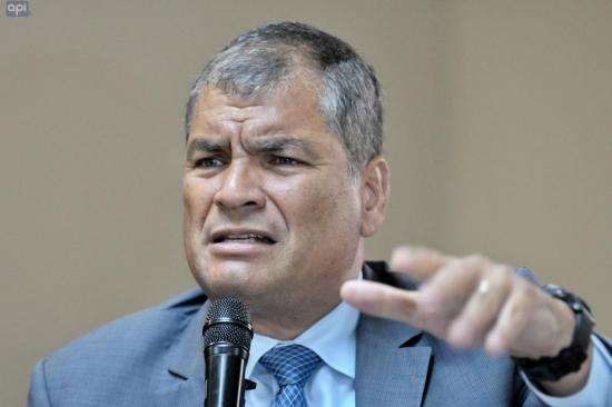 Correa denuncia que periodista ecuatoriano amenazó con dispararle en Bélgica