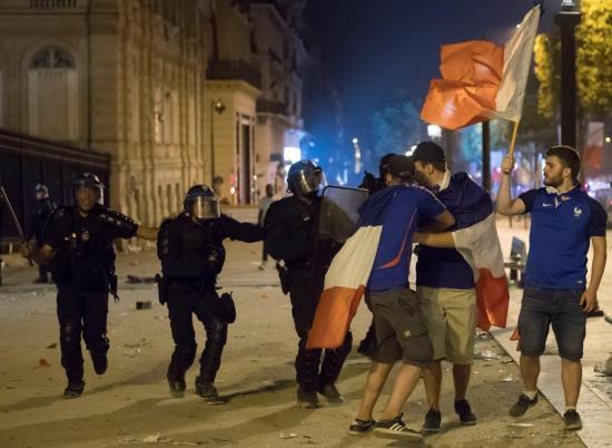 ATENCIÓN: Disturbios y destrozos en Francia en la celebración del título mundial