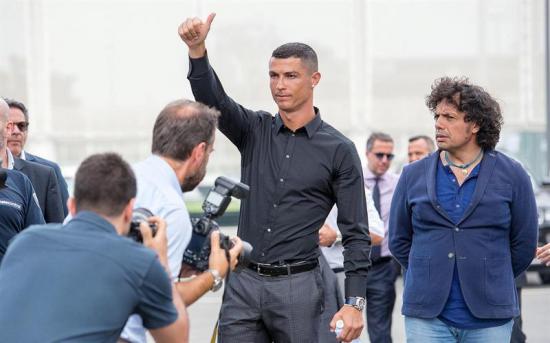 Ronaldo conoce la ciudad deportiva del Juventus y saluda a sus compañeros