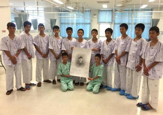 Los 13 rescatados en la cueva tailandesa recibirán el alta médica el jueves