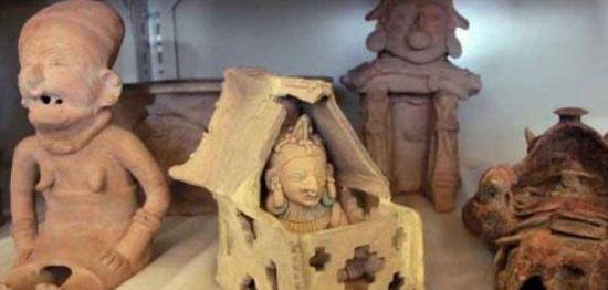 Autoridades ecuatorianas recuperan en Alemania 13 estatuas y vasijas precolombinas