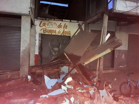 Portoviejo: Choque frontal de un vehículo deja graves daños a un inmueble