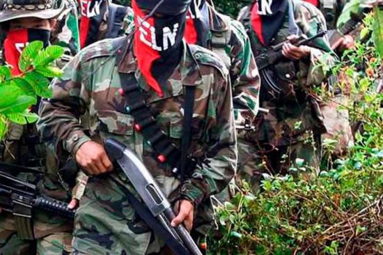 Tres policías, un militar y dos civiles secuestrados por el ELN en Colombia