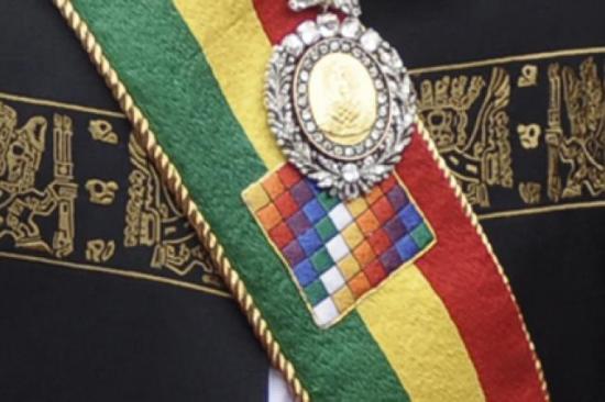 Roban la medalla y la banda presidenciales, símbolos históricos en Bolivia