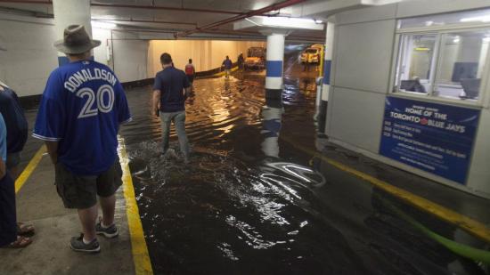 Intensas lluvias causan inundaciones en amplias áreas de Toronto