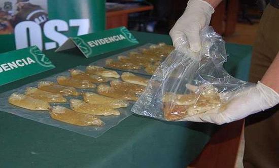 Detienen a peruano que iba a España con 42 condones de cocaína en su estómago