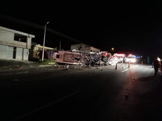 Moreno destituye autoridades de tránsito tras accidente donde murieron 24 personas