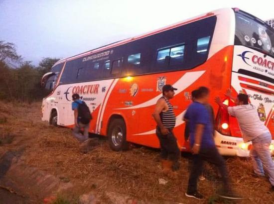 Bus de Coactur perdió pista en Jipijapa