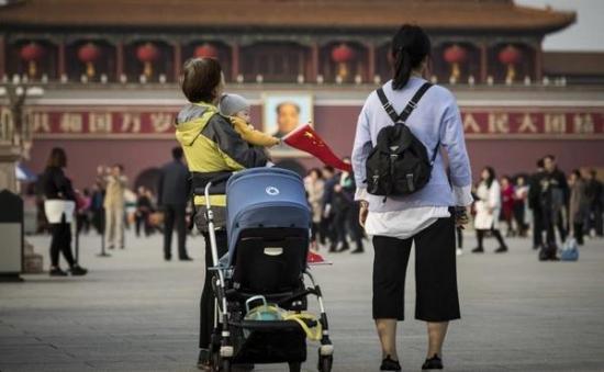 Polémica en China por propuesta de multar a parejas que tengan pocos hijos