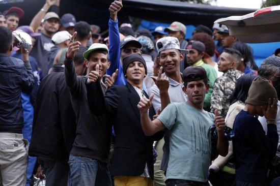Ministro del Interior dice ha llegado aproximadamente un millón de venezolanos a Ecuador