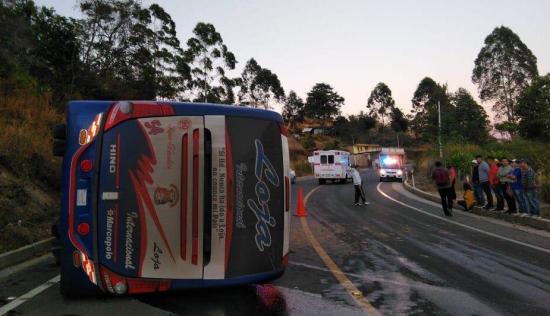 Un accidente de tránsito en la provincia de Loja deja más de diez heridos