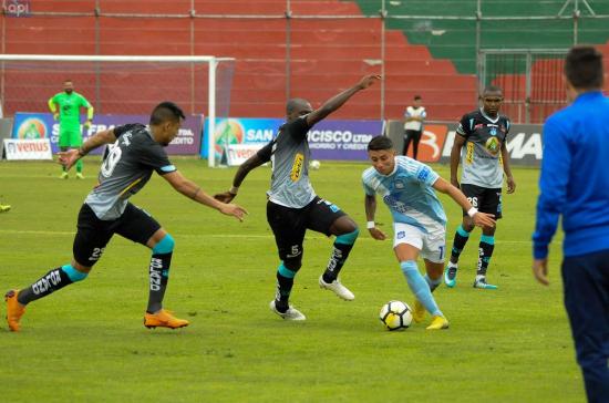 Emelec y Macará empatan en estadio Bellavista de Ambato [1-1]