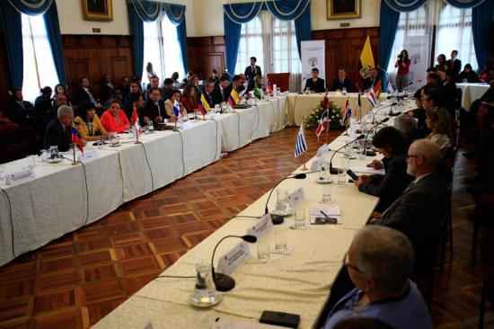 Ecuador y diez países más acordaron en Quito acoger documentos caducados de venezolanos