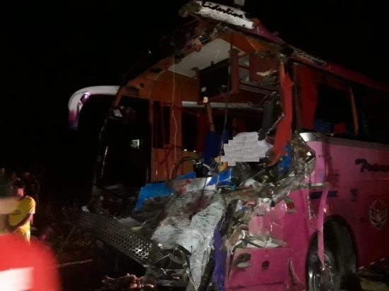 Un muerto y al menos diez heridos en accidente en la vía Santo Domingo-Quinindé