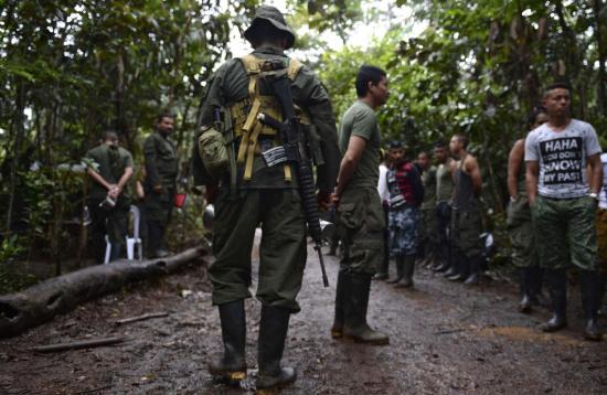 Colombia deja en suspenso diálogos con el ELN hasta que libere a secuestrados