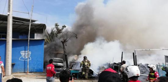 Incendio dejó cuatro familias sin casas y dos personas heridas