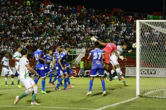 Liga de Portoviejo logra una importante victoria en casa y sigue en la pelea por ascender [1-0]