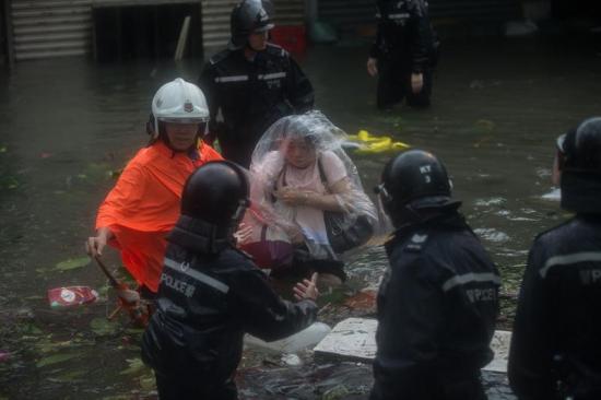 Dos muertos y numerosos destrozos en sureste de China por el tifón Mangkhut
